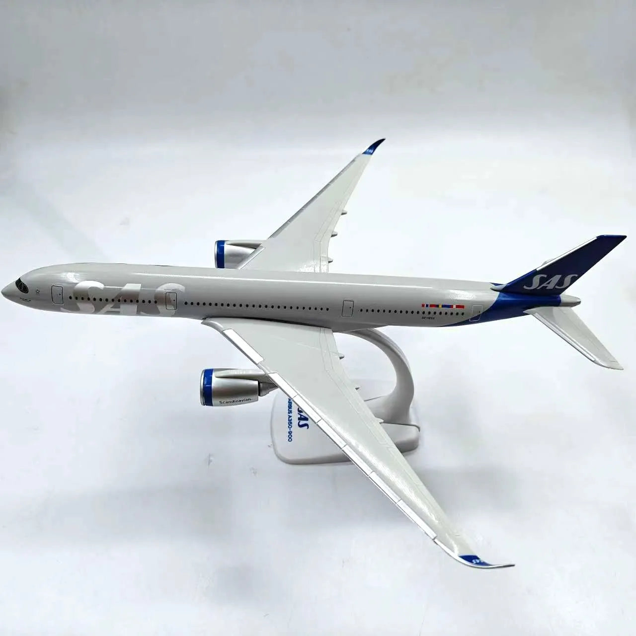 1/200 Scale Airplanes Model A350-900 Air Scandinavian SAS Airlines ABS Assembly Plane Model For Collected Gift By Aviation