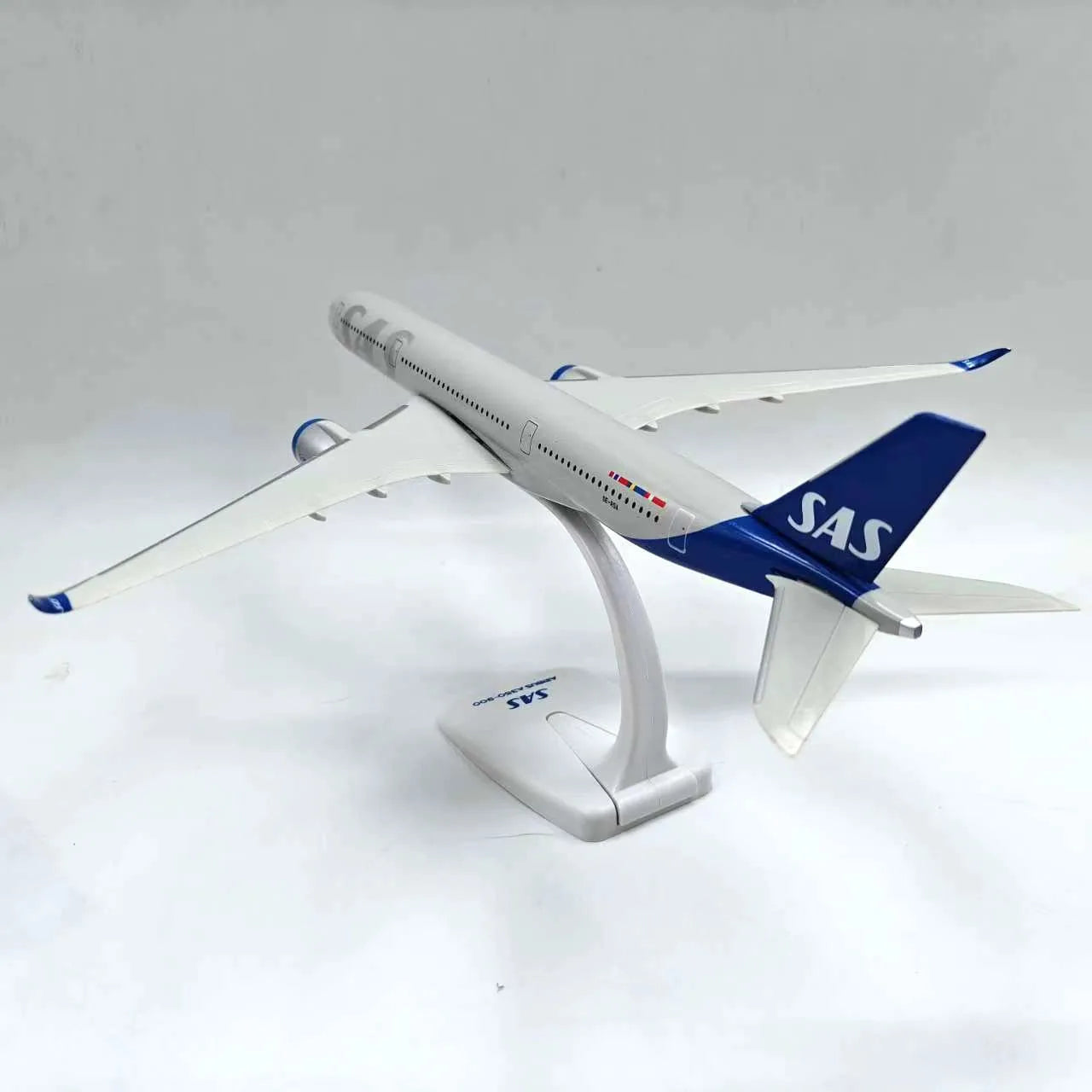 1/200 Scale Airplanes Model A350-900 Air Scandinavian SAS Airlines ABS Assembly Plane Model For Collected Gift By Aviation