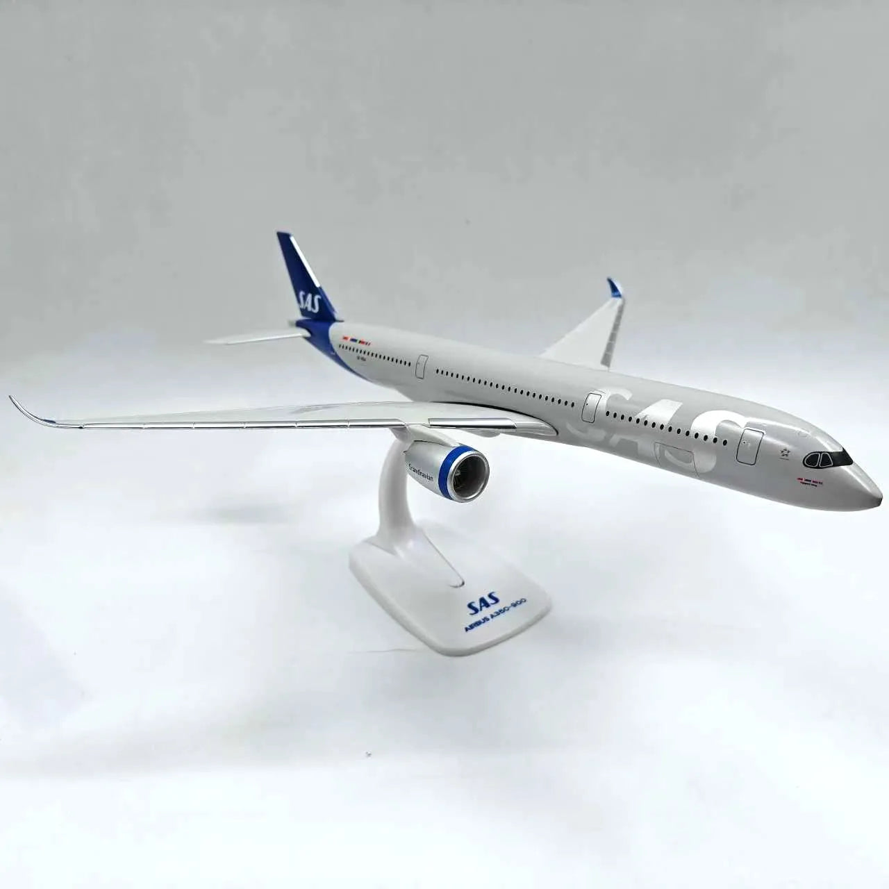 1/200 Scale Airplanes Model A350-900 Air Scandinavian SAS Airlines ABS Assembly Plane Model For Collected Gift By Aviation